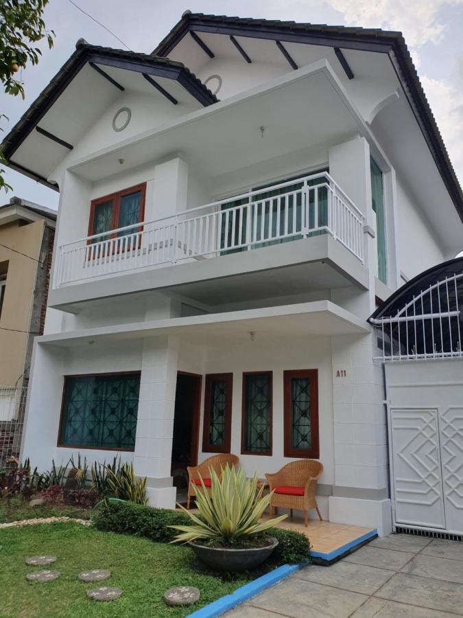 3 Bedroom Villa Astoria Setiabudi Bandung Lembang Kültér fotó