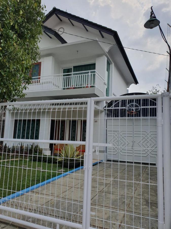 3 Bedroom Villa Astoria Setiabudi Bandung Lembang Kültér fotó